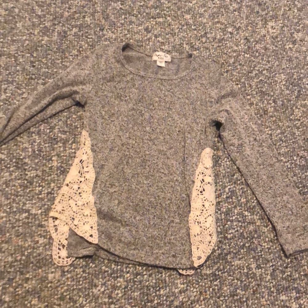 Long sleeve lace shirt
